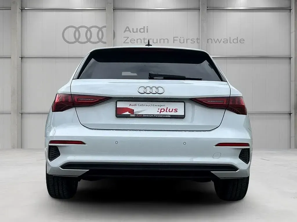 Gebraucht Audi A3 116 PS (85 kW) 2022 Gletscherweiß metallic Limousine