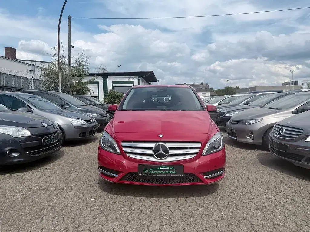 Gebraucht Mercedes B200 136 PS (100 kW) 2012 Rot Van / Kleinbus
