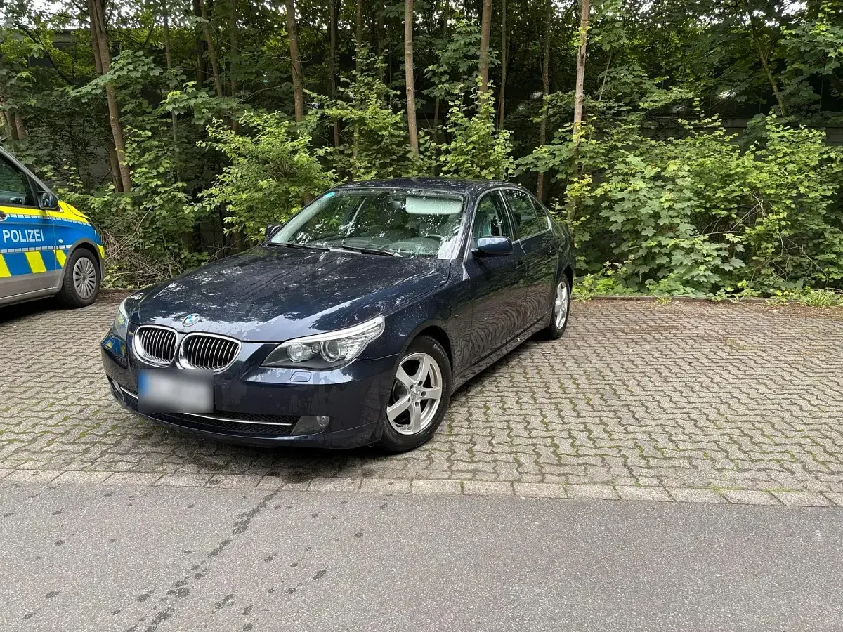 Gebraucht BMW 523 190 PS (139 kW) 2008 Blau Limousine