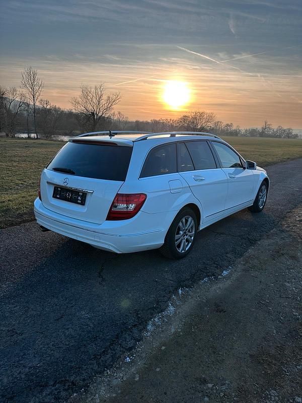 Gebraucht Mercedes C250 204 PS (150 kW) 2013 Weiß Kombi