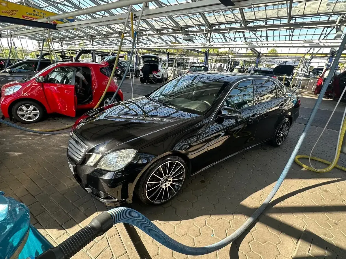 Gebraucht Mercedes E200 184 PS (135 kW) 2010 Schwarz Limousine