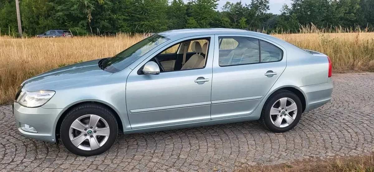Gebraucht Skoda Octavia Elegance 104 PS (76 kW) 2012 Silber Limousine
