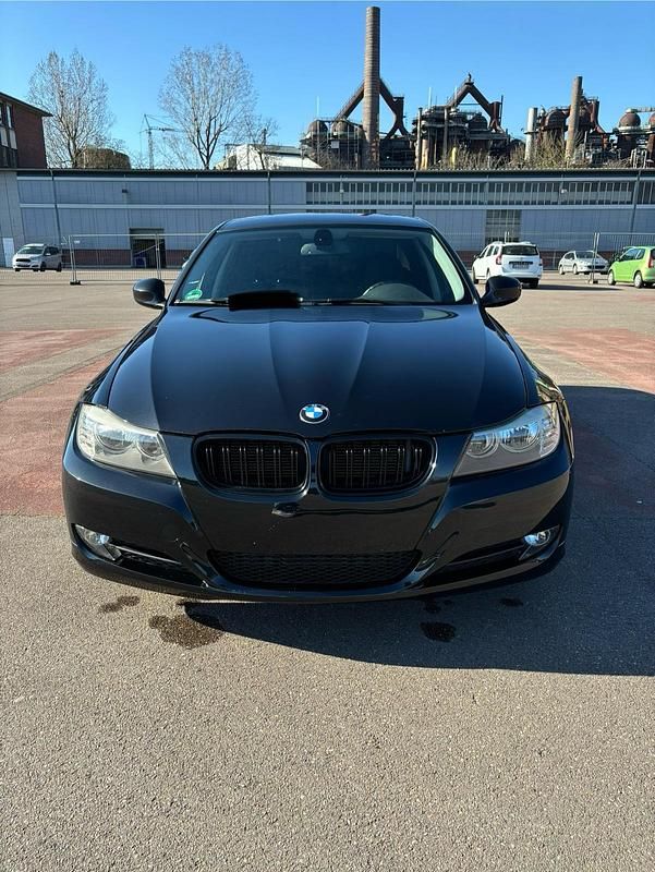 Gebraucht BMW 320 184 PS (135 kW) 2011 Schwarz Limousine