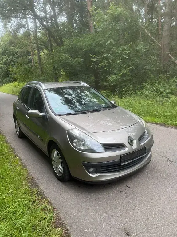 Gebraucht Renault Clio LE 111 PS (81 kW) 2009 Gold Limousine