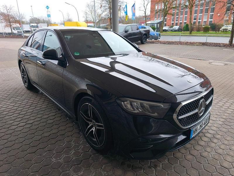 Używany Mercedes E220 Advanced 197 KM (144 kW) 2023 Czarny Sedan/Limuzyna