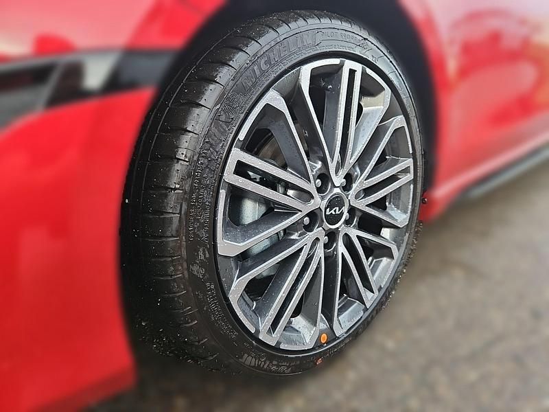 Neu Kia Ceed GT GT-Line 140 PS (102 kW) 2025 Inforot metallic Limousine