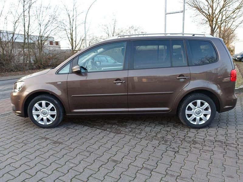 Gebraucht VW Touran Cup 105 PS (77 kW) 2015 Braun Van / Kleinbus
