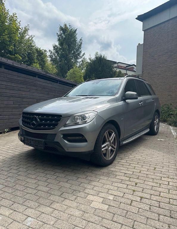 Grau Gebraucht 2012 Mercedes ML350 SUV | 14.999 € (Superpreis) - Bild 1/4