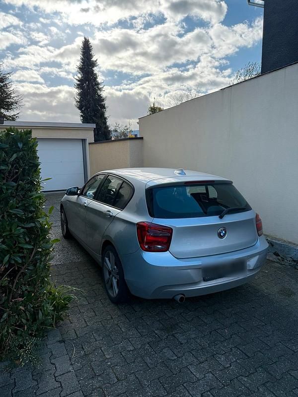 Silber Gebraucht 2011 BMW 118 Kleinwagen | 4.700 € (Etwas zu teuer) - Bild 1/4