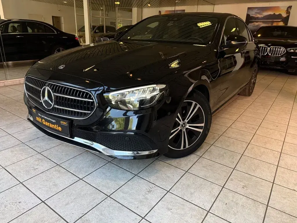 Gebraucht Mercedes E220 200 PS (147 kW) 2022 Schwarz Limousine