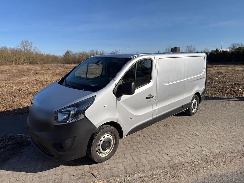 Gebraucht Opel Vivaro 96 PS (70 kW) 2018 Silber Van / Kleinbus