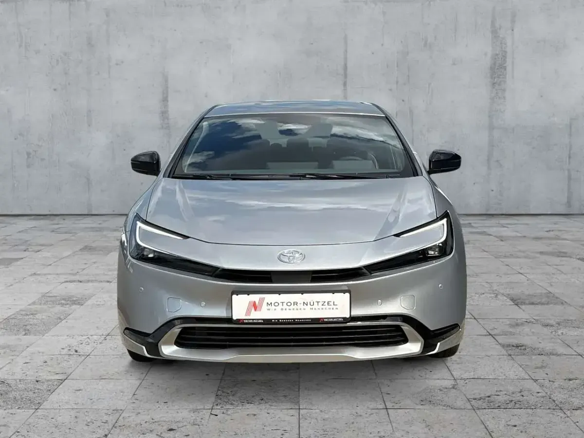 Neu Toyota Prius Executive 223 PS (164 kW) 2025 Silver metallic Kleinwagen