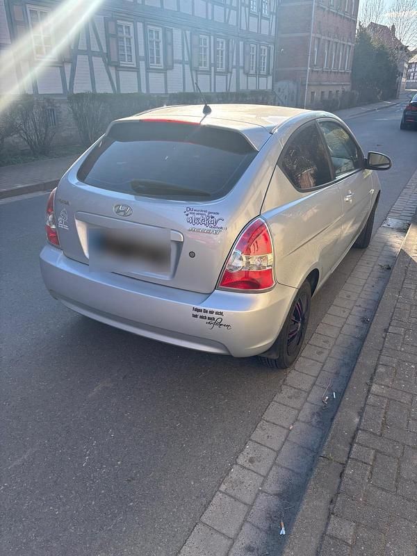 Gebraucht Hyundai Accent 94 PS (69 kW) 2008 Silber Kleinwagen
