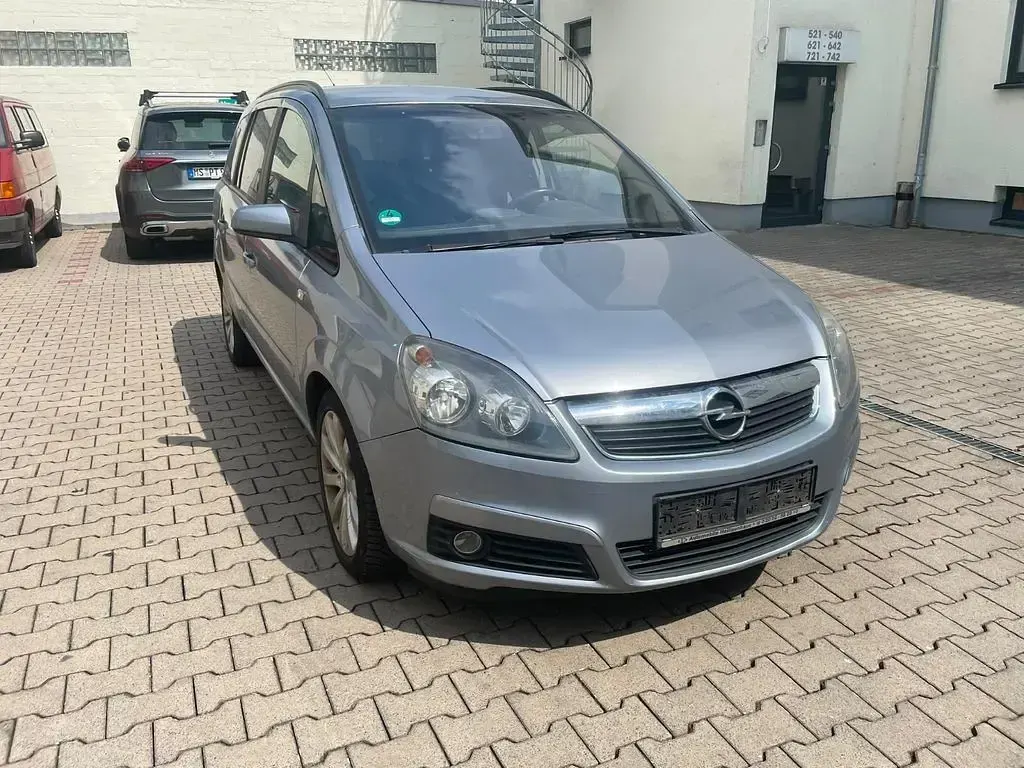 Gebraucht Opel Zafira Edition 140 PS (102 kW) 2005 Silber Van / Kleinbus