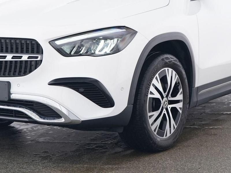Gebraucht Mercedes GLA200 Progressive 163 PS (119 kW) 2024 Weiß SUV