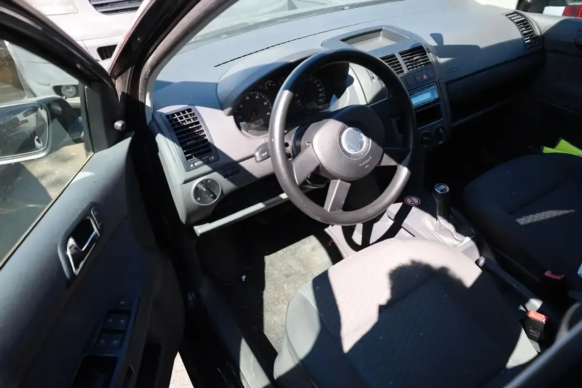 Gebraucht VW Polo 60 PS (44 kW) 1997 Schwarz Kleinwagen