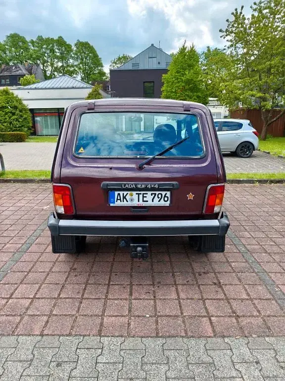 Gebraucht Lada Taiga 83 PS (61 kW) 2014 Rot SUV