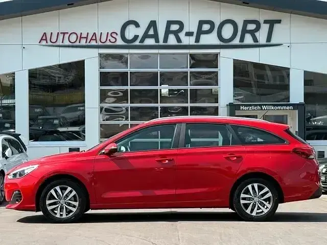 Gebraucht Hyundai i30 Trend 140 PS (102 kW) 2019 Rot Kombi