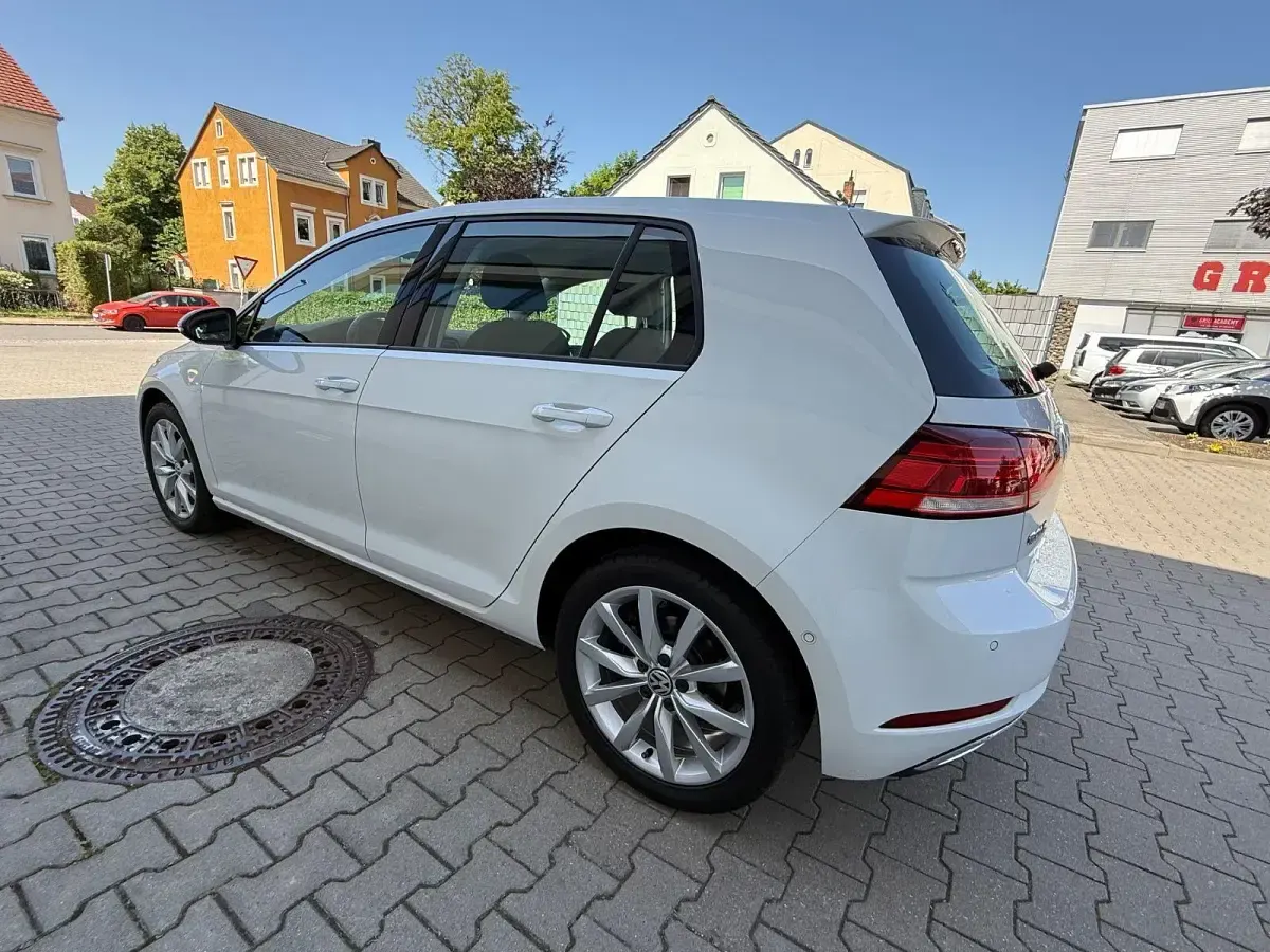 Gebraucht VW Golf VII Highline 150 PS (110 kW) 2017 Weiß Limousine