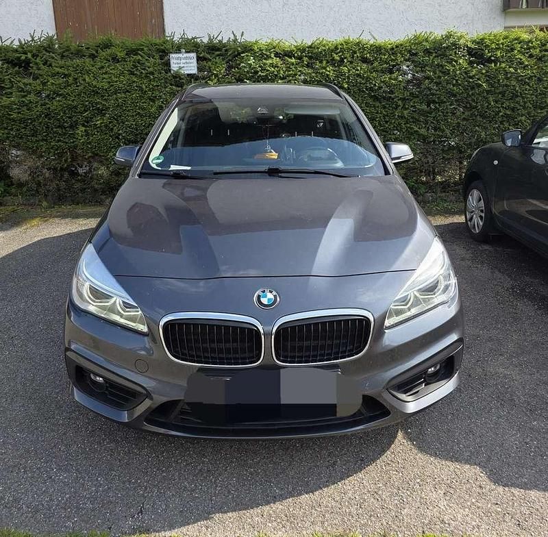 Grau Gebraucht 2016 BMW 218 Advantage Van / Kleinbus | 13.500 € (Fairer Preis) - Bild 1/4
