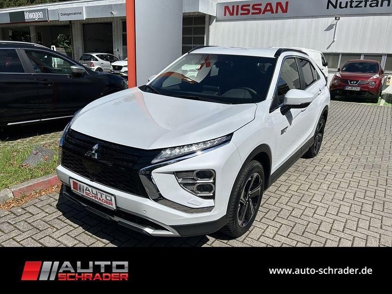 Weiß Gebraucht 2022 Mitsubishi Eclipse Cross Plus SUV | 29.880 € (Teuer) - Bild 1/4