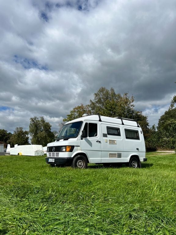 Weiß Gebraucht 1988 Mercedes T1 Van | 10.999 € - Bild 1/4