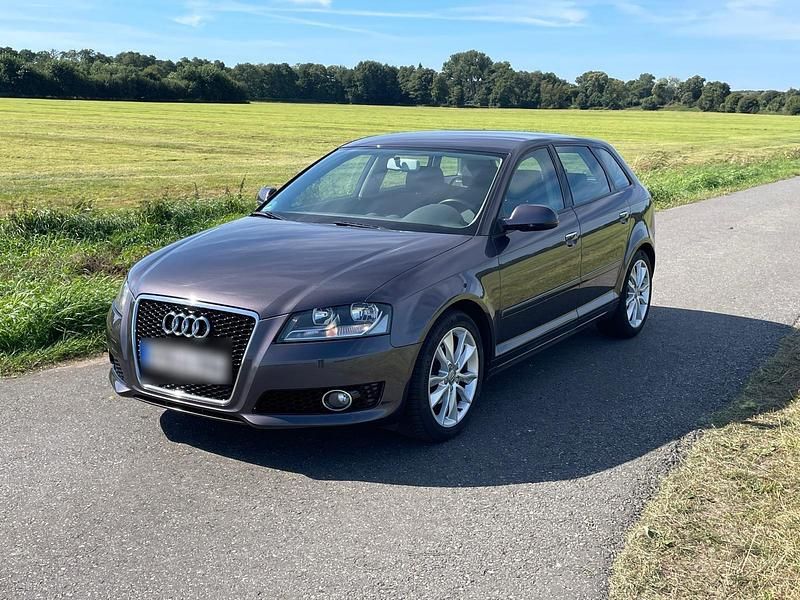 Grau Gebraucht 2012 Audi A3 Sportback S-Line Kombi | 5.800 € (Fairer Preis) - Bild 1/4