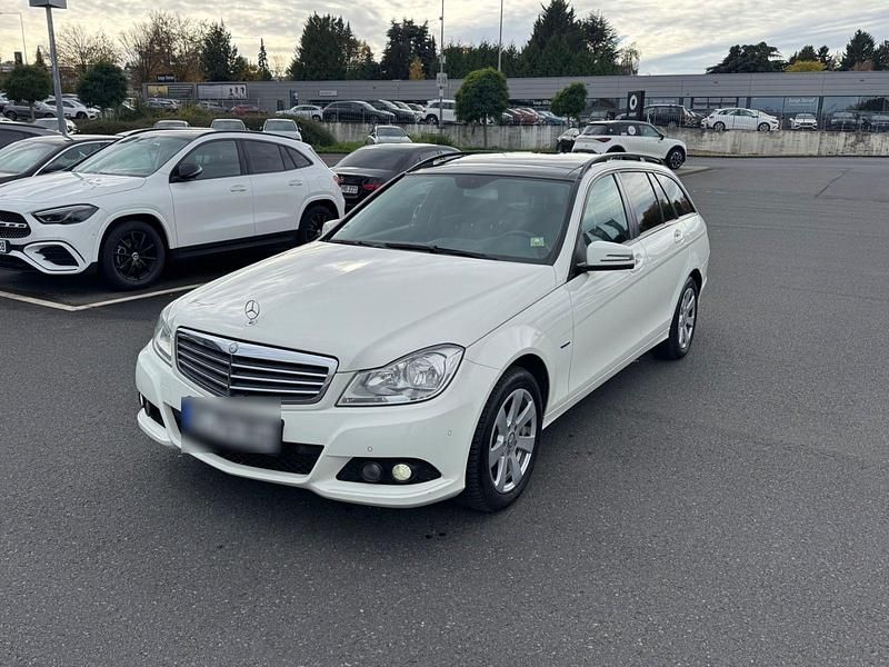 Weiß Gebraucht 2013 Mercedes C200 Avantgarde Kombi | 4.490 € (Superpreis) - Bild 1/4