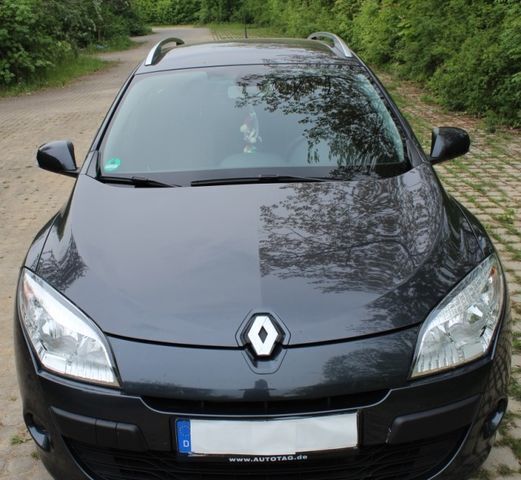 Schwarz metallic Gebraucht 2010 Renault Mégane GrandTour Dynamique Kombi | 10.500 € - Bild 1/3