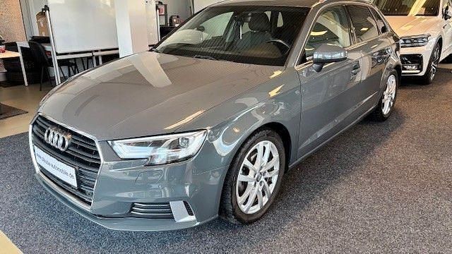 Grau Gebraucht 2019 Audi A3 Sport Limousine | 19.499 € (Fairer Preis) - Bild 1/4