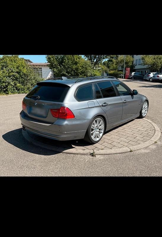 Gebraucht BMW 320 177 PS (130 kW) 2009 Grau Kombi
