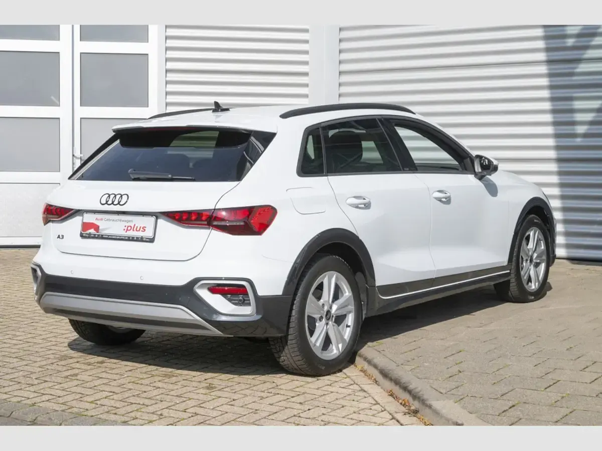 Gebraucht Audi A3 e-tron Ambiente 204 PS (150 kW) 2025 Gletscherweiß metallic Kleinwagen
