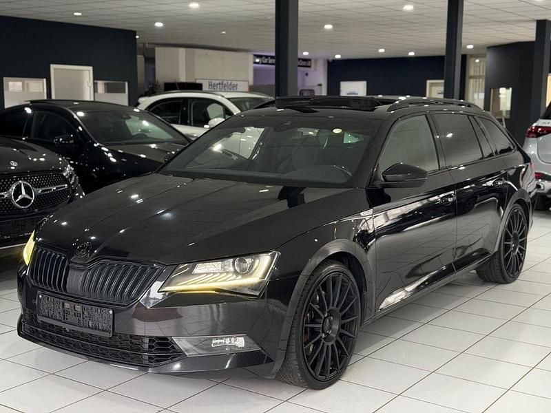 Schwarz Gebraucht 2017 Skoda Superb SportLine Kombi | 18.990 € (Guter Preis) - Bild 1/4