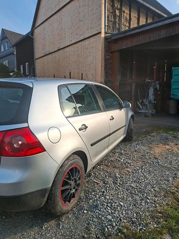 Gebraucht VW Golf V 90 PS (66 kW) 2003 Silber Kleinwagen