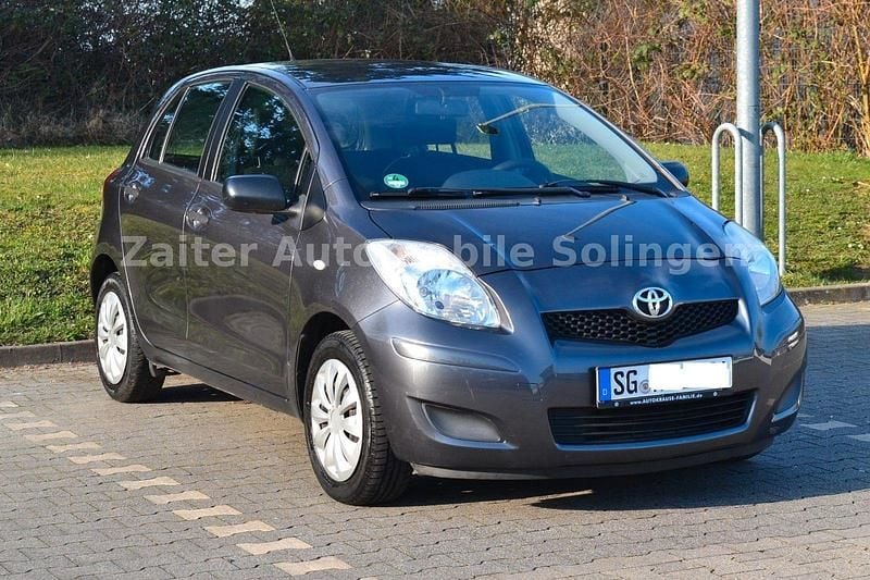 Gebraucht Toyota Yaris Cool 69 PS (50 kW) 2009 Grau Kleinwagen