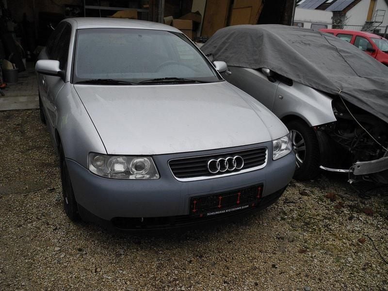 Silber Gebraucht 2001 Audi A3 Kleinwagen | 200 € (Superpreis) - Bild 1/4