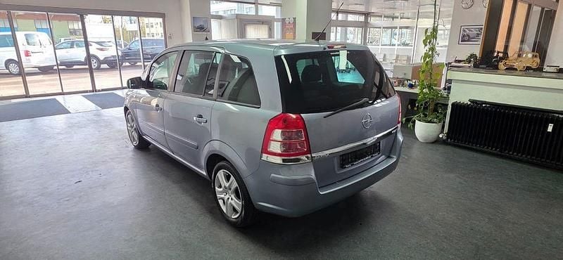 Gebraucht Opel Zafira Edition 140 PS (102 kW) 2009 Silber Van / Kleinbus
