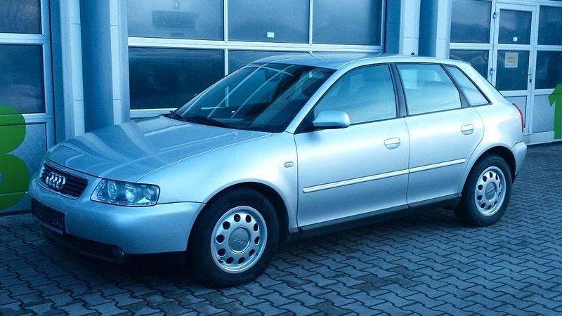 Gebraucht Audi A3 Attraction 102 PS (75 kW) 2002 Silber Kleinwagen