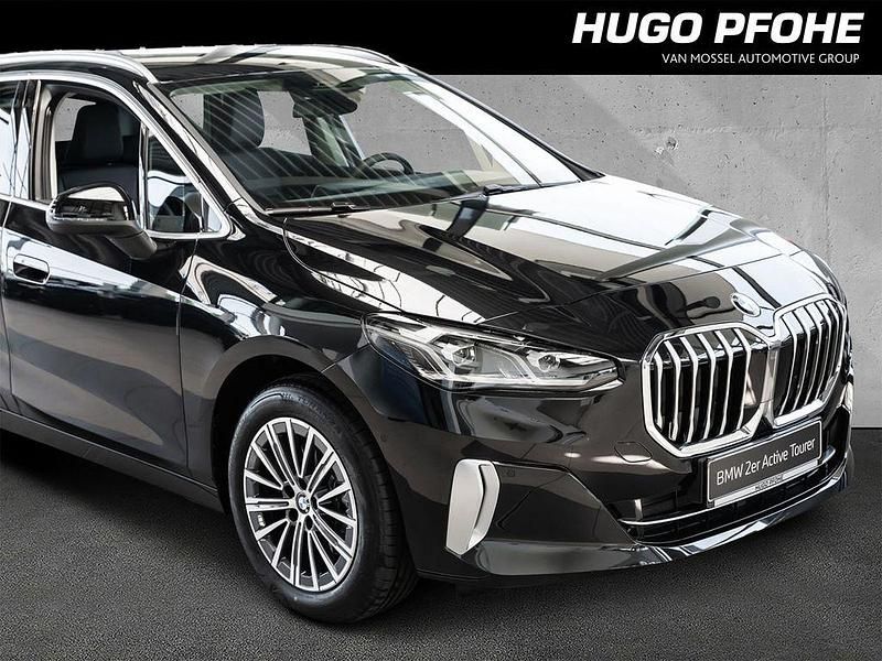 Gebraucht BMW 218 Active Tourer Luxury Line 136 PS (100 kW) 2024 Sapphirschwarz metallic Van / Kleinbus