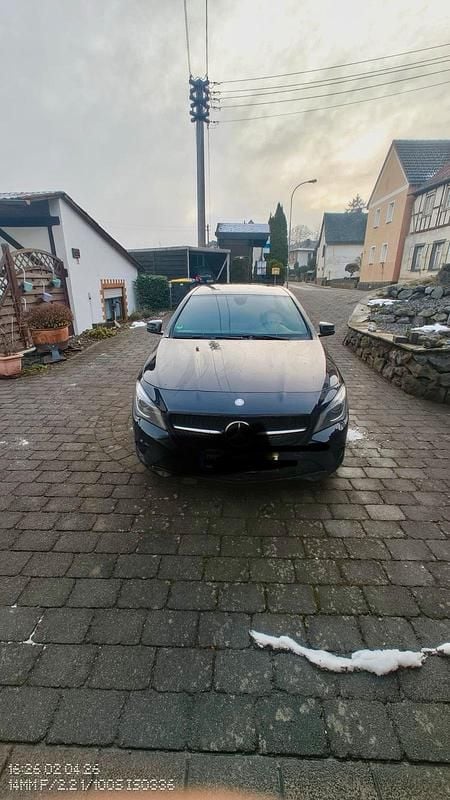 Schwarz Gebraucht 2015 Mercedes CLA220 Limousine | 13.500 € (Guter Preis) - Bild 1/4