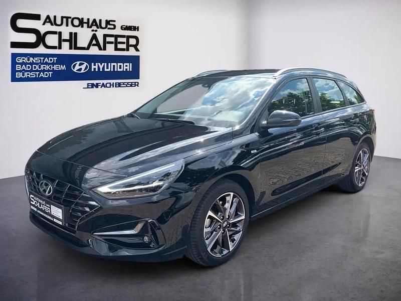 Abyss black / mic Gebraucht 2024 Hyundai i30 Trend Kombi | 22.280 € (Fairer Preis) - Bild 1/1
