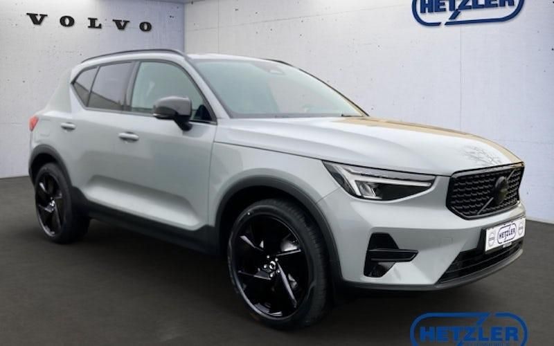 Neu Volvo XC40 Plus 197 PS (144 kW) 2025 Grau SUV