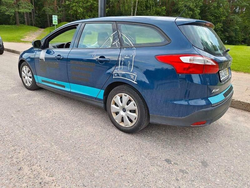Blau Gebraucht 2012 Ford Focus Trend Limousine | 3.000 € (Superpreis) - Bild 1/4