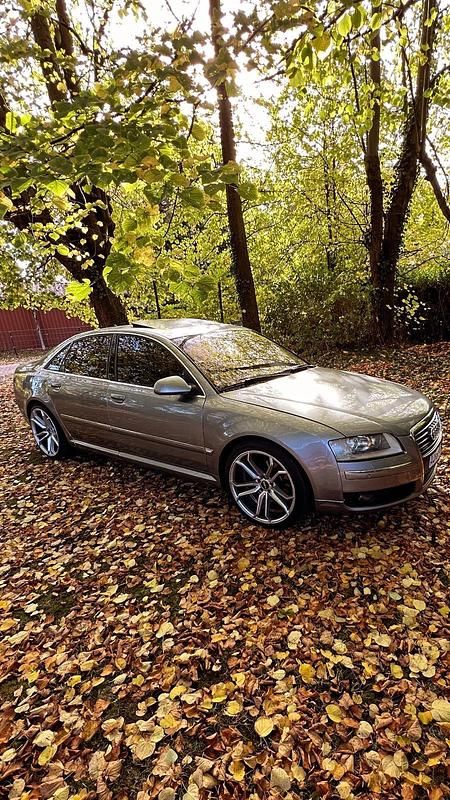 Grau Gebraucht 2006 Audi A8 Limousine | 4.300 € (Superpreis) - Bild 1/4