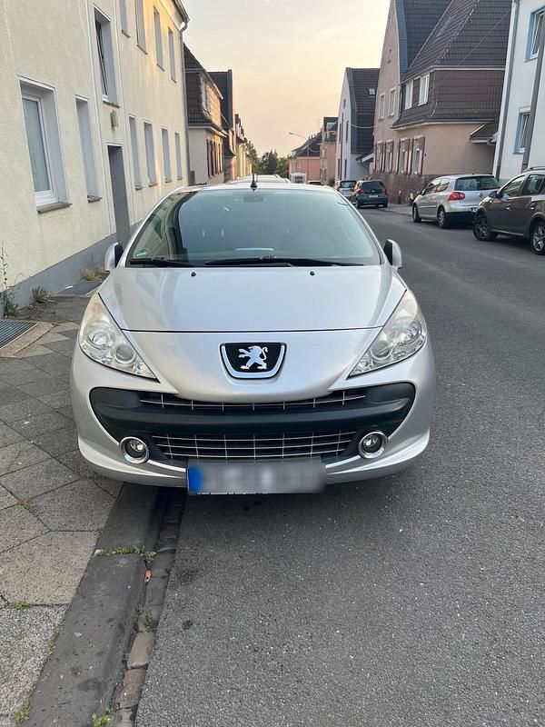 Silber Gebraucht 2008 Peugeot 207 CC Premium Cabrio | 2.999 € (Fairer Preis) - Bild 1/4