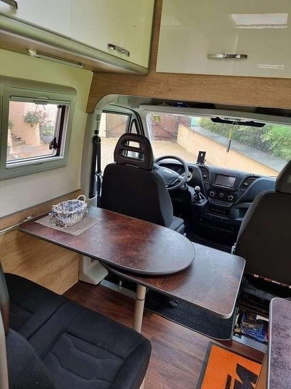 Second-hand Iveco Daily 126 CP (92 kW) 2015 Alb Van