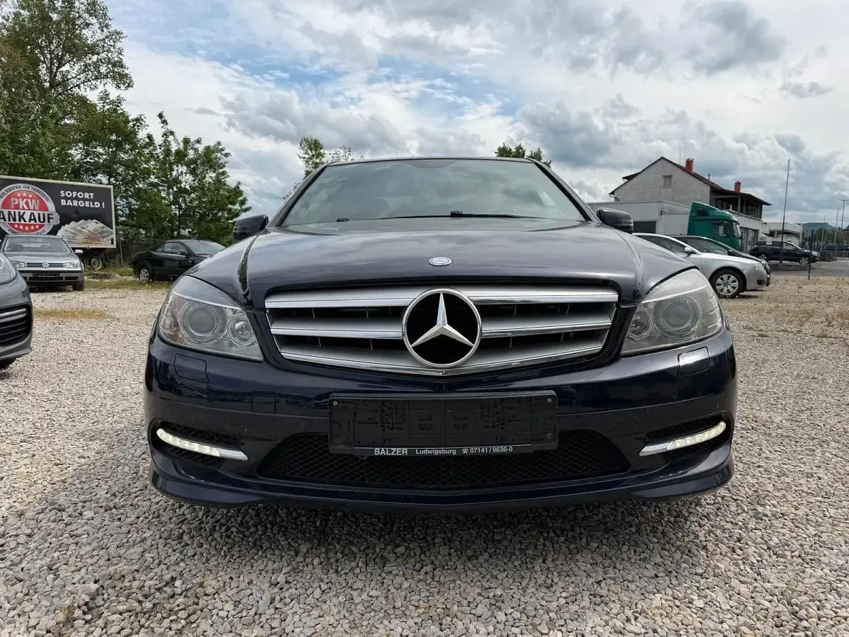 Gebraucht Mercedes C300 Avantgarde 231 PS (169 kW) 2011 Blau Limousine