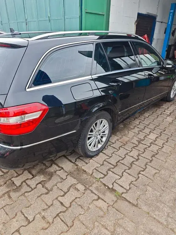 Gebraucht Mercedes E220 Elegance 170 PS (125 kW) 2011 Grau Kombi