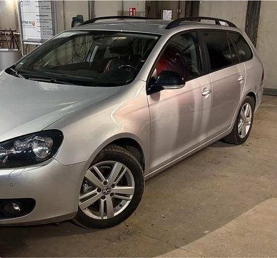 Silber Gebraucht 2013 VW Golf VII Kombi | 9.499 € (Etwas zu teuer) - Bild 1/4