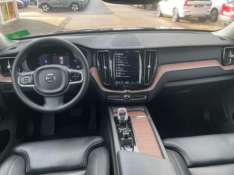 Gebraucht Volvo XC60 Plus 349 PS (256 kW) 2022 Onyx black metallic SUV